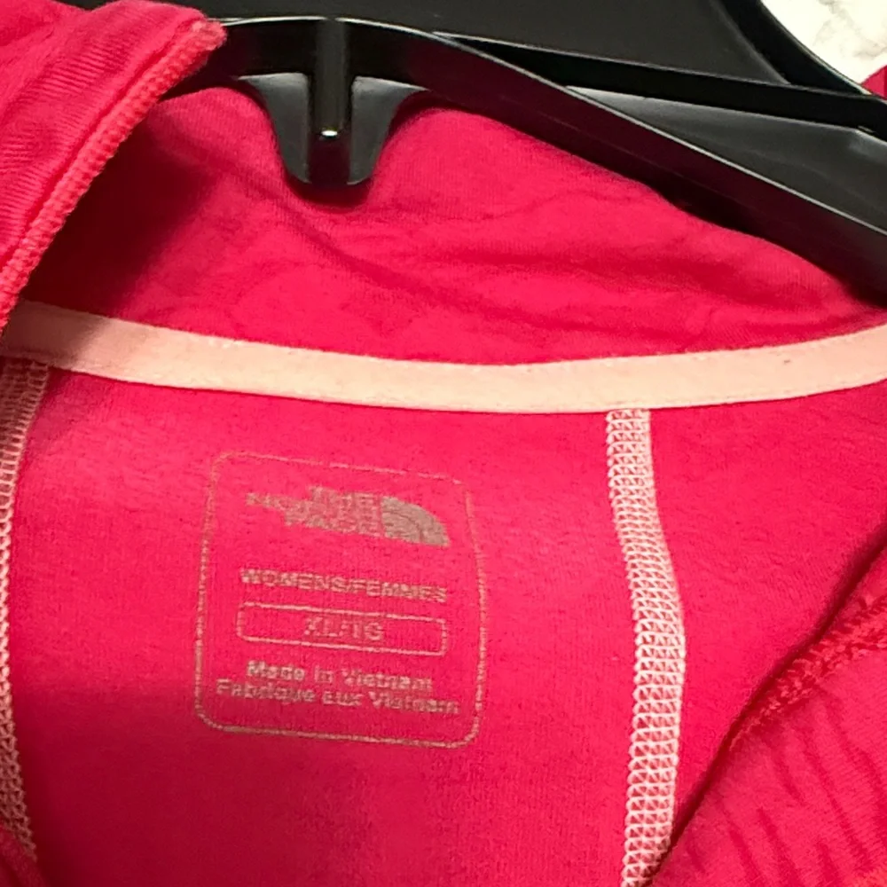 The North Face Women's Vibrant Pink Vapor Wick Zip-up Jacket - Picture 9 of 12